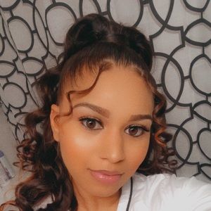 Meet your Posher, Deonna